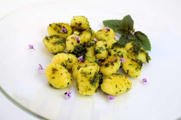 Gnocchi mit Pesto