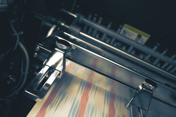 Printing press with blurred belt during printing process