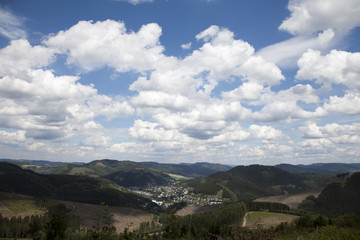 Sauerländer Berge über Altenhundem
