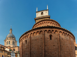 Fototapeta na wymiar Die Rotonda der San Lorenzo Kirche Mantova (Mantua) Lombardei Italien 
