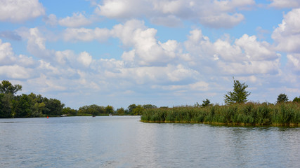 Obraz na płótnie Canvas Flussverlauf mit Wolken 