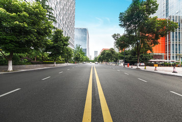 Obraz premium empty highway with cityscape of chengdu,China