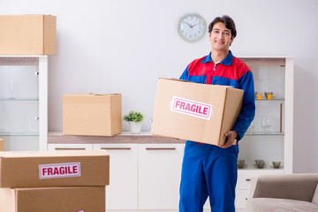 Transportation contractor with fragile boxes