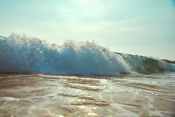 big wave moves to the Sri Lankan shore