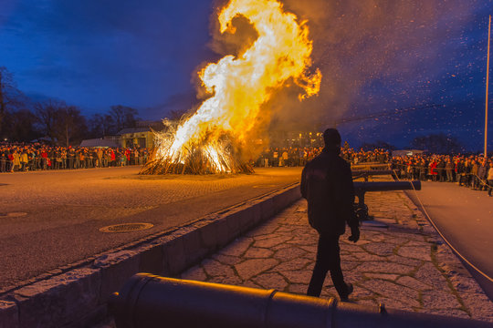 Det flammande Valborgsm&auml;ssob&aring;let p&aring; Skansen i Stockholm