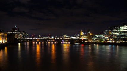 Fototapeta na wymiar London Skyline bei Nacht