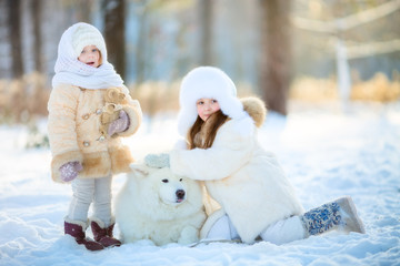 Winter sistersportrait with samoyed dog