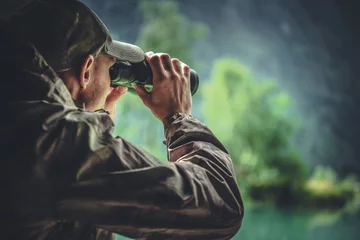  Hunter Spotting Game © Tomasz Zajda