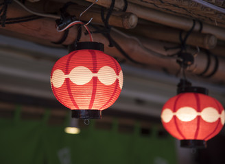 祭りの屋台の提灯