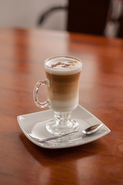Capuchino en la mesa, Ecuador