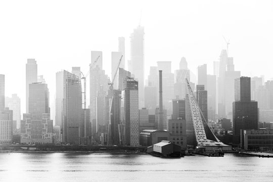 Fototapeta New York City midtown Manhattan skyline panorama view from Boulevard East Old Glory Park over Hudson River on a misty morning. Black and white image.