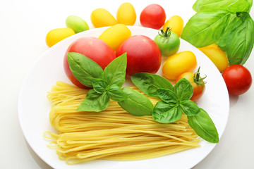 バジル　パスタ　トマト