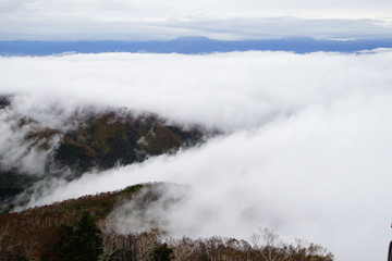 遠くに見える山々と雲海1