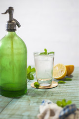 bebida refrescante de limon y menta