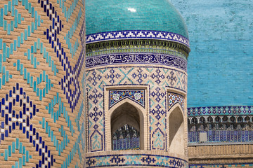 Fragment of Registan Square Mosque and Madrasah complex in Samarkand, Uzbekistan - obrazy, fototapety, plakaty