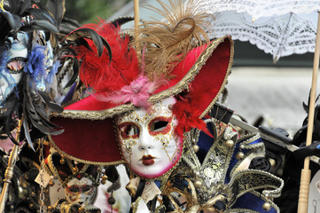 Venezianische Masken an einem Verkaufsstand, Venedig, Italien, Europa
