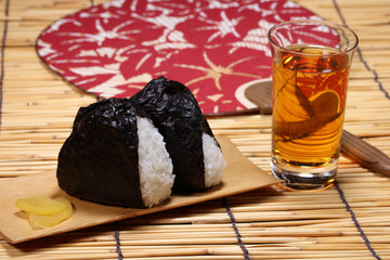 おにぎりとお茶
