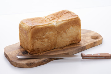 食パンとブレッドナイフ