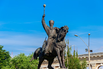Obraz premium Monument to hetman Petro Konashevych-Sahaidachny at Kontraktova Square in Kyiv, Ukraine