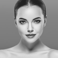Fototapeta premium Female hairstyle long and cuerly black and white portrait over gray background