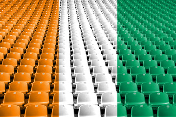 Fototapeta premium Siedziska stadionowe z flagą Wybrzeża Kości Słoniowej Koncepcja konkurencji sportowych.