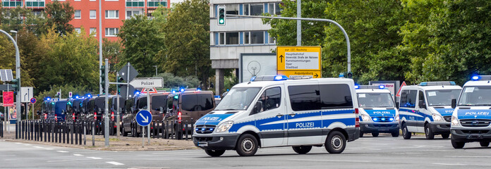 Panorama Polizeieinsatz - obrazy, fototapety, plakaty