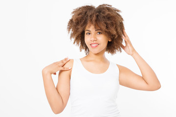 Summer t shirt design and people concept close up of young afro american woman in blank template white t-shirt. Mock up. Copy space. Curly hair. front view.