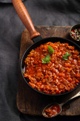 Sauce bolognese in pan