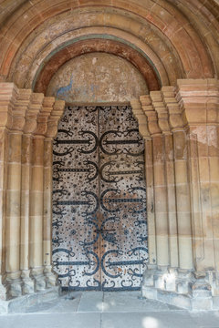 Massive Tür im Kloster Maulbronn
