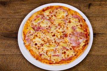 Pizza with ham