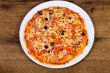 Pizza with ham