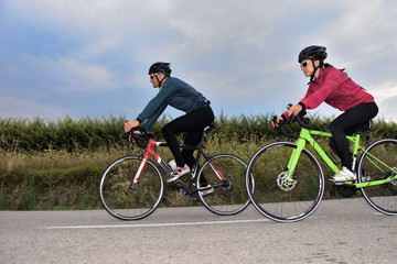 Fototapeta premium cycling couple on a road
