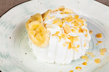Banana cream dessert