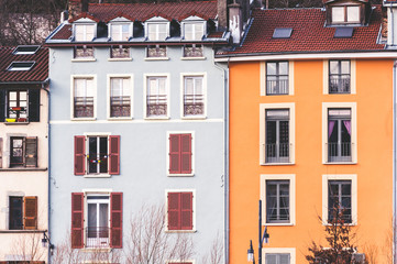 Immeubles aux couleurs vives