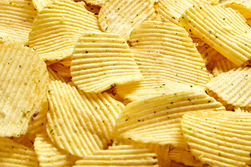rippled potato chips with condiment