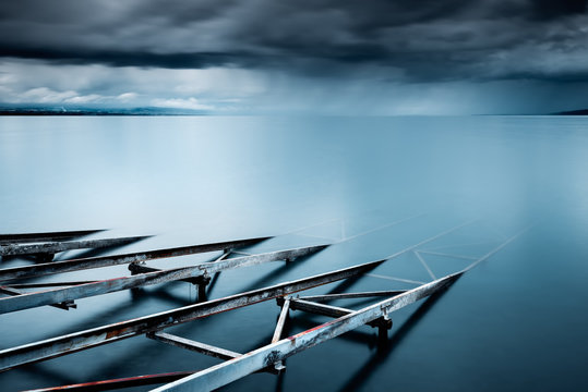 Rails entrant dans l'eau