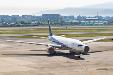 Naklejka premium 飛行機の到着