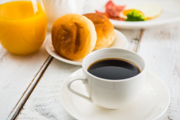 コーヒー飲んでから　行く