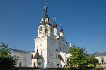 Fototapeta na wymiar Cathedral of the Annunciation in the Holy Annunciation monastery. Murom, Vladimir region, Russia