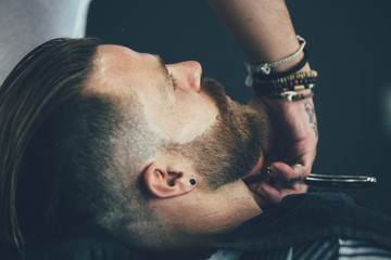 Naklejka premium Working on a perfect beard shape