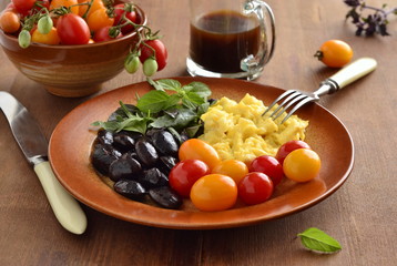 Simple black beans with scrambled eggs and vegetables