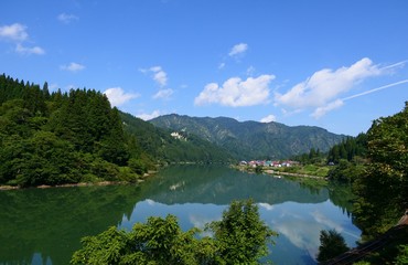 Fototapeta na wymiar 只見川と大至集落。金山　福島　日本。９月下旬。