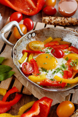 Fried egg with a bell pepper and tomatoes