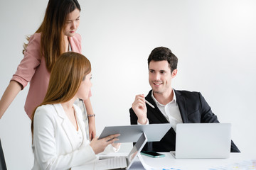 Obraz premium Marketing Chief Manager At the strategic planning meeting, sales were made to the team leader. To develop team members to quality. And to be a good businessman. Expertise to achieve goals.