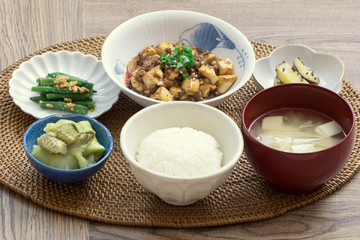 麻婆豆腐の晩御飯セット