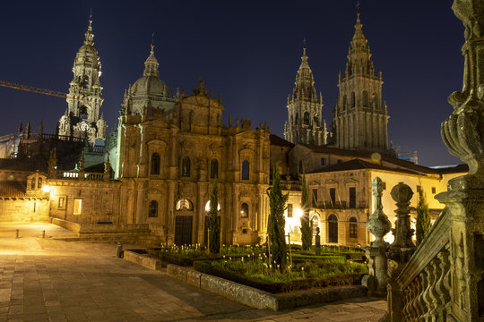 Kathedrale von Santiago de Compostela in Spanien w&auml;hrend der blauen Stunde