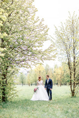 Bride and groom alone in the Park.