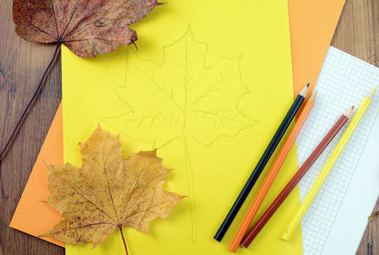 tinker autumn decoration of maple leaves