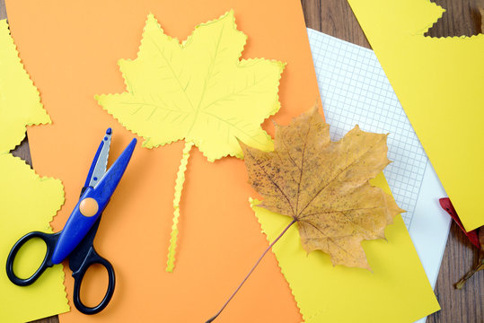 tinker autumn decoration of maple leaves