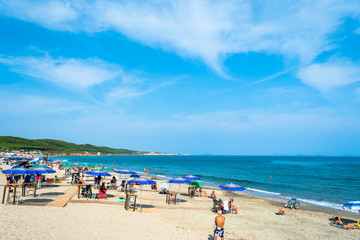 Fototapeta na wymiar Crowded beach in summer